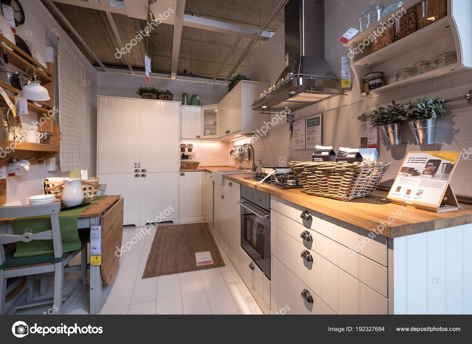 Кухонный остров икеа метод. Магазины икеа кухни. Кухни ikea в интерьере. Магазины икеа кухни. Кухонная мебель икеа.