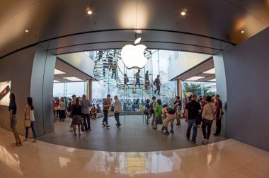 Hong Kong, Çin - 21 Kasım 2015: Elma stok içinde merkezi bölgesi. Apple Inc Cupertino, California'da merkezi bulunan bir Amerikan çokuluslu teknoloji firmasıdır. 