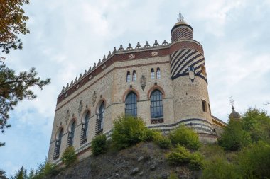 Riola, İtalya - 1 Ekim 2016: Rocchetta Mattei görünümü castle. Bu Conte Cesare Mattei hanesi ve XIX yüzyılda inşa edildi.