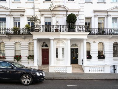 London, Büyük Britanya - 21 Haziran 2015: Notting Hill zarif binada. Notting Hill Portobello Road Market için yıllık Carnival barındırma ve evde olmak için bilinir.