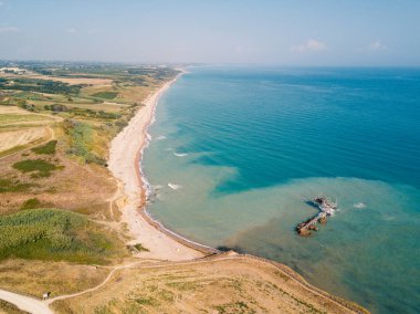 Punta Aderci havadan görünümü. Apulia, İtalya.