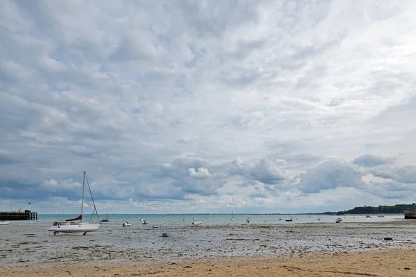 Spiaggia Cancale Con Barche Bretagna Francia — Foto Stock