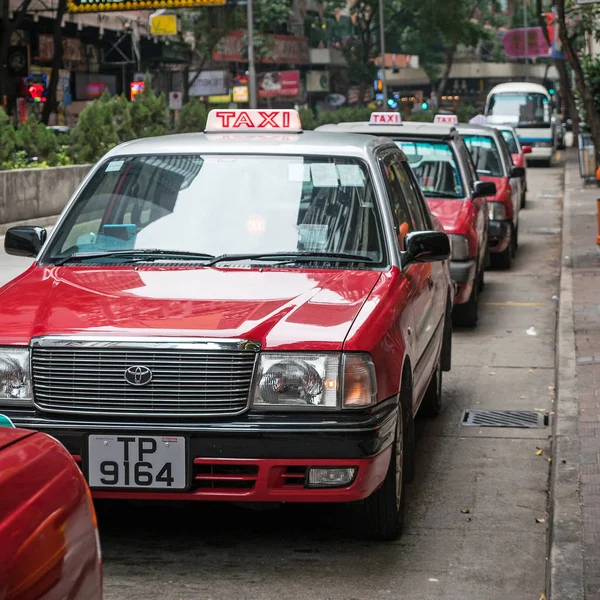 Hong Kong China Noviembre 2015 Taxis Rojos Urbanos Estacionados Isla —  Fotos de Stock