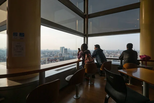 Tokyo Japan Circa March 2017 Tourists Window Observation Deck Top — Stock Photo, Image