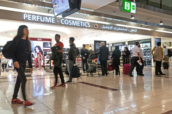 Дубай Оаэ Ноября 2015 Зона Беспошлинной Торговли Внутри Аэропорта Международный — стоковое фото