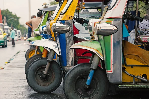Tuk Tuk Tuk Tradicional Estacionado Calle Auto Rickshaws Son Las —  Fotos de Stock