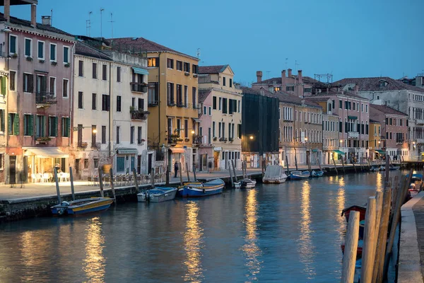 カンナレージョに夕暮れの運河します ヴェネツィア イタリア — ストック写真