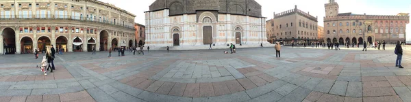 Болонья Италия Декабря 2014 Люди Ходят Площади Маджоре — стоковое фото