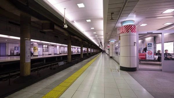 Circa 2017年3月 成田エクスプレス Nex プラットフォーム 成田エクスプレスは 東京圏の様々な駅から成田国際空港への特急列車です — ストック写真