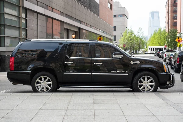 Nova Cidade Iorque Maio 2015 Cadillac Preto Suv Escalade Estacionado — Fotografia de Stock