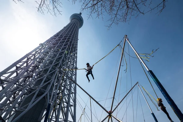 Токио Япония Circa March 2017 Kid Having Fun Tokyo Sky — стоковое фото