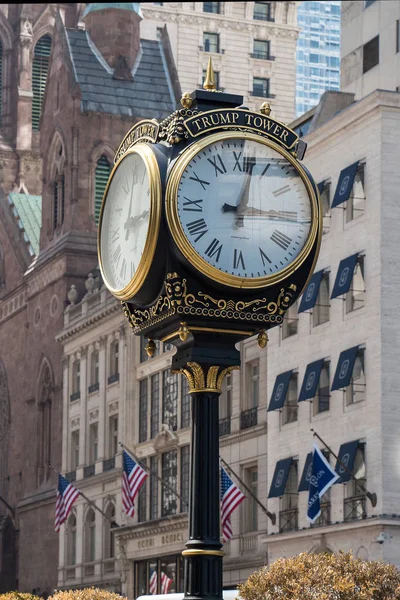 New York Mai 2015 Horloge Devant Trump Tower Sur Cinquième — Photo