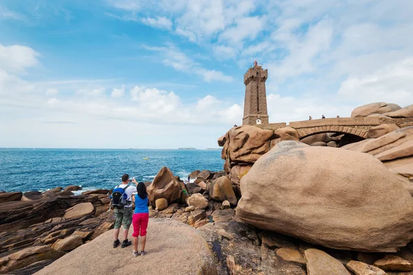 Ploumanach França Agosto 2014 Turistas Que Visitam Farol Ploumanach Farol — Fotografia de Stock