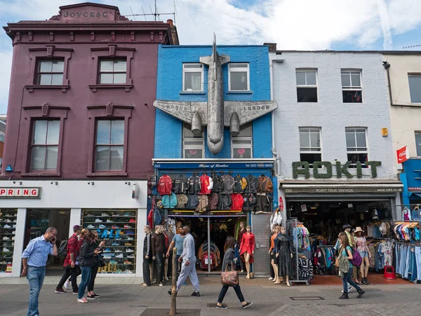 Лондон Объединенный Кингдом Июня 2015 Camden Town Market Известные Магазины — стоковое фото