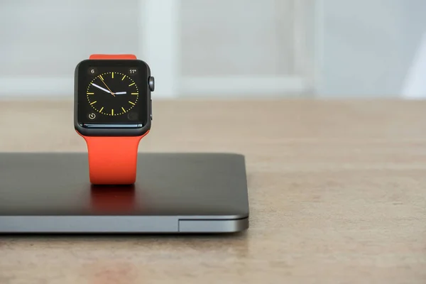 Benátky Itálie Února 2016 Apple Watch Sport Stůl Apple Watch — Stock fotografie