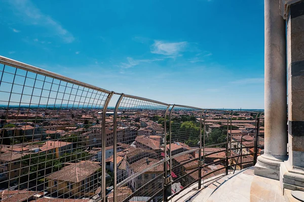 从意大利比萨倾斜塔顶部鸟瞰城市 — 图库照片