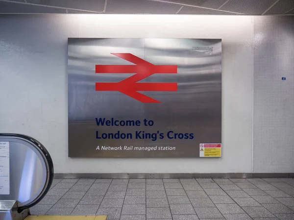 London Juni 2015 Network Rail Symbolen Inuti King Cross Järnvägsstation — Stockfoto