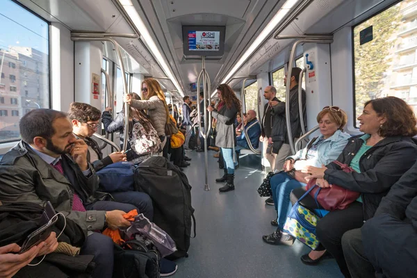 Rome Italië Circa Oktober 2016 Mensen Binnen Metro Wagen Het — Stockfoto