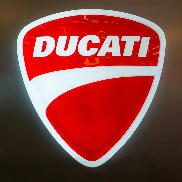 2015 ドゥカティ ショップ ショッピング モール内 ドゥカティモーターホ ールディングが設計し 製造をオートバイが 1926 年に設立されたイタリアの会社 — ストック写真