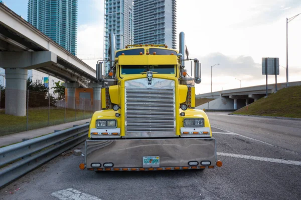 Miami Eua Março 2016 Caminhão Monstro Estacionado Miami Beach — Fotografia de Stock