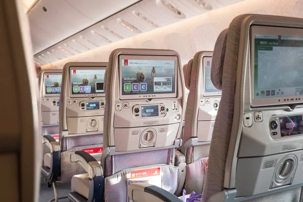 Dubaj Zea Listopada 2015 Wyświetlanie Rozrywki Wewnątrz Samolot Emirates — Zdjęcie stockowe