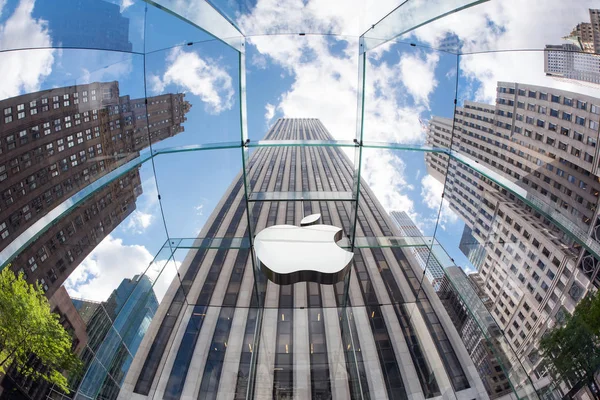 Nova Iorque Maio 2015 Logotipo Apple Entrada 5Th Avenue Store — Fotografia de Stock