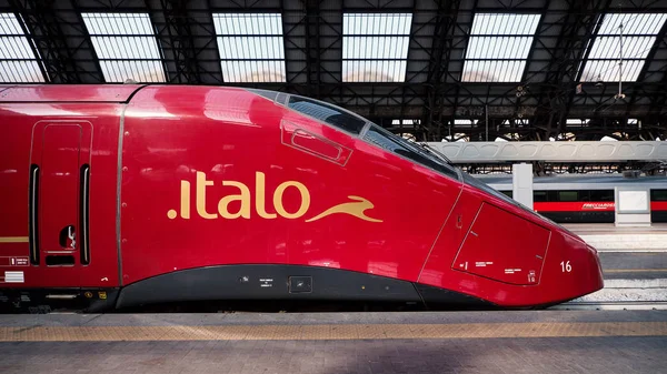 Milán Italia Septiembre 2016 Tren Alta Velocidad Italo Frecciarossa Estación — Foto de Stock