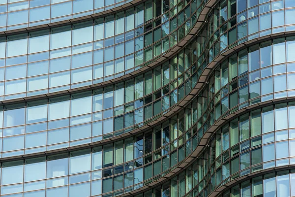 Aulenti 广场新 Finalcial 区的联合信贷大厦的视窗纹理为世博会建造 — 图库照片