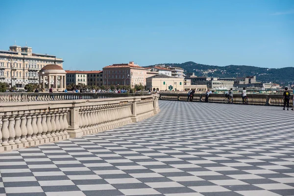 Livorno Itália Maio 2016 Pessoas Relaxando Terraço Mascagni Frente Mar — Fotografia de Stock