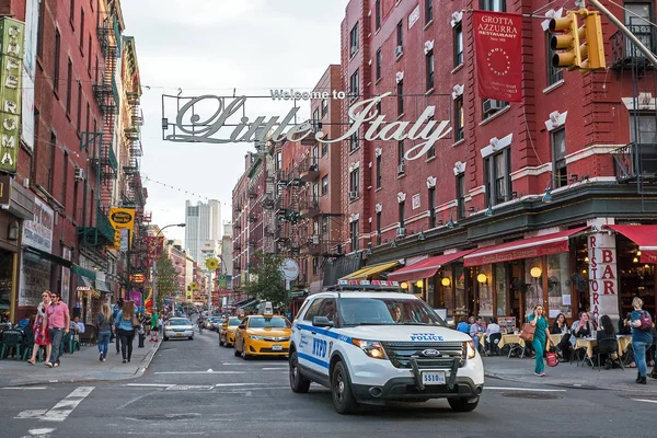 New York City Mayıs 2015 Küçük Talya Işaret Içinde Aşağı — Stok fotoğraf