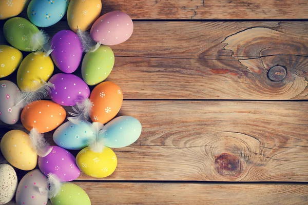 Sfondo pasquale con uova di Pasqua — Foto Stock