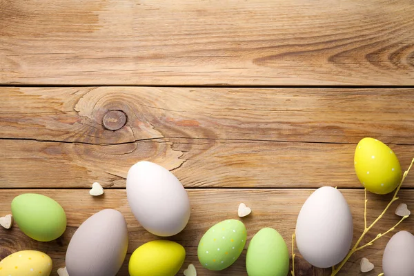 Sfondo pasquale con uova di Pasqua — Foto Stock