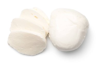 Beyaz arka plan üzerinde izole mozzarella