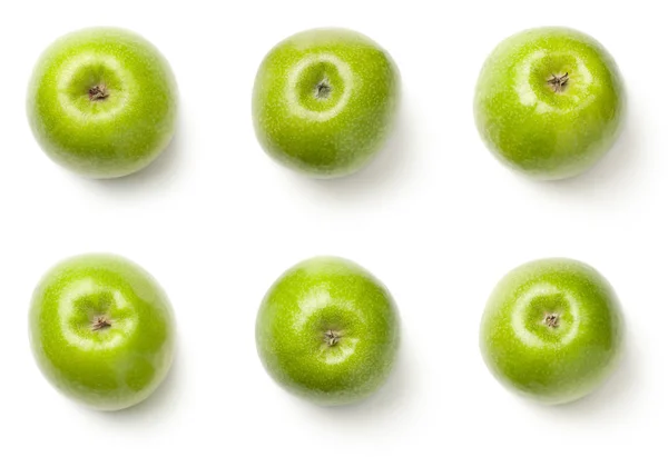 Maçãs verdes isoladas sobre fundo branco — Fotografia de Stock