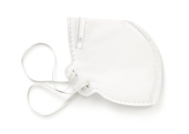 Koruyucu maske beyaz arka planda izole edilmiş. Üst manzara, düz uzanma