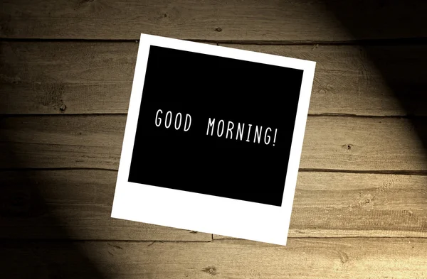 Καλημέρα Σημείωση σχετικά με καφέ ξύλινα τοίχων — Φωτογραφία Αρχείου