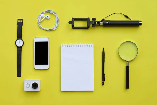 Flat lay of accessories on yellow desk background — Stock Photo, Image