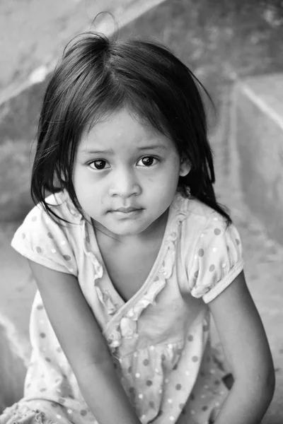 Close up of unidentified girl sitting on the floor — Stock Photo, Image