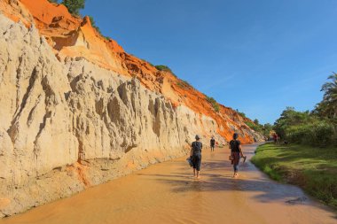 Peri akışı kimliği belirsiz turist