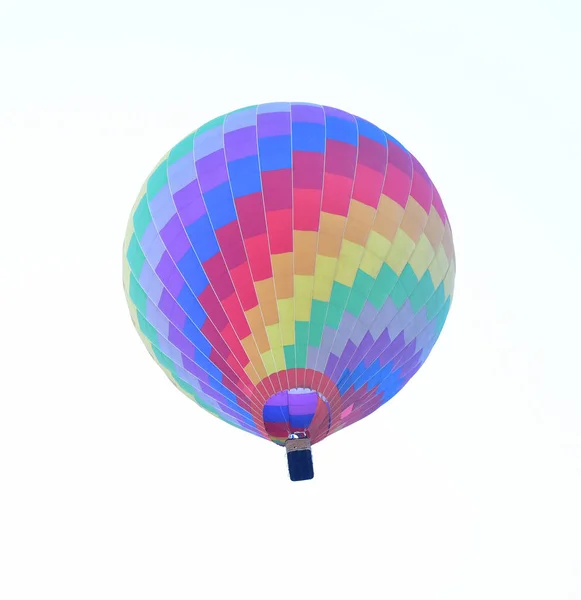 Πολύχρωμο αερόστατο θερμού αέρα στον ουρανό — Φωτογραφία Αρχείου