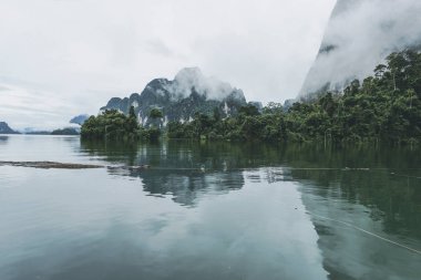 Dağlar Khao Sok Milli Parkı