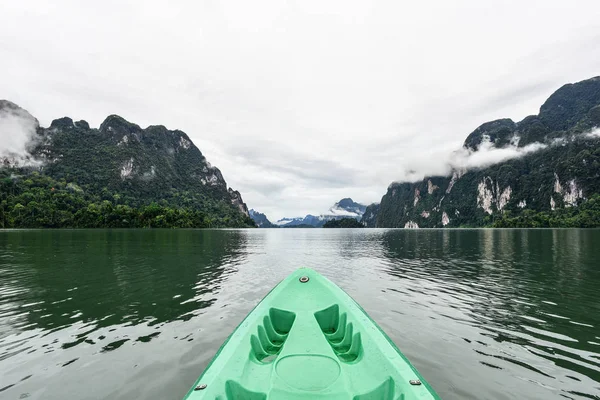 Kanotpaddling på Khao Sok National Park — Stockfoto