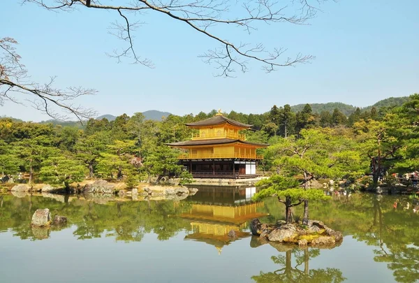 Padiglione d'oro al Tempio di Kinkakuji — Foto Stock