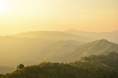 Nern Chang Suek Pilok gün batımında