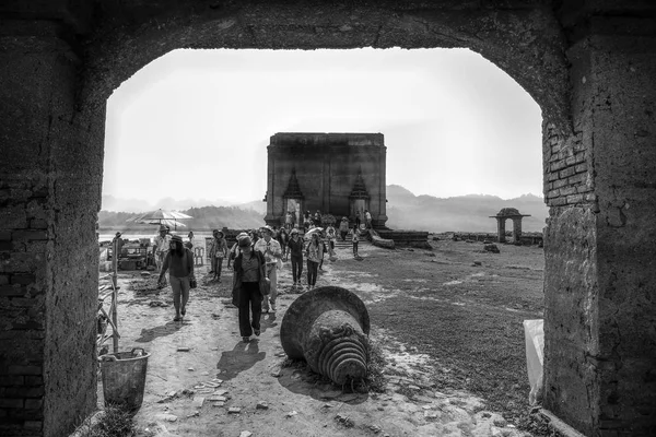 Potopené chrám v Sangkhlaburi — Stock fotografie