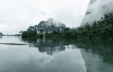 Dağlar Khao Sok Milli Parkı 