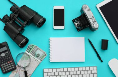 Düz Aksesuar mavi Resepsiyon zemin üzerinde yatıyordu