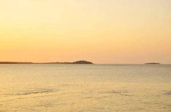 Orange sky at sunset over the sea — Stock Photo, Image