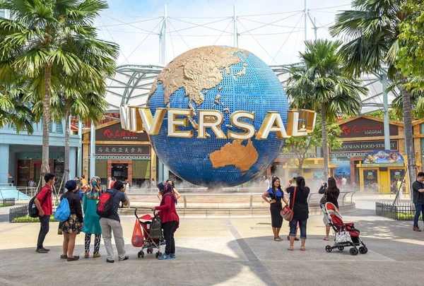 Touristen in Universal-Studios singapore — Stockfoto