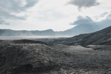 Mount Bromo yanardağ kum zemin olarak katman volkanik kül